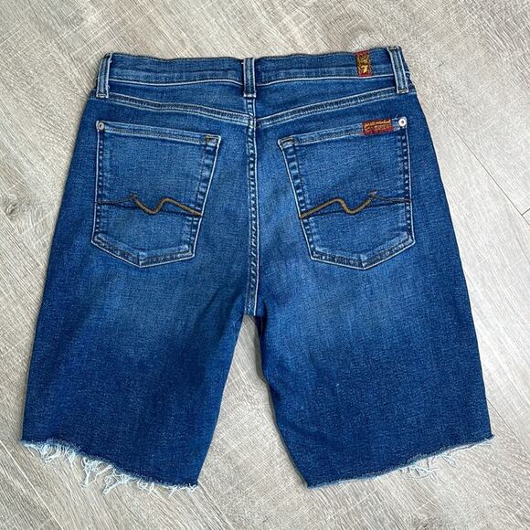 7 FOR ALL MANKIND Distressed Raw Hem Denim Bermuda Shorts Women’s Size 27 - Picture 7 of 11